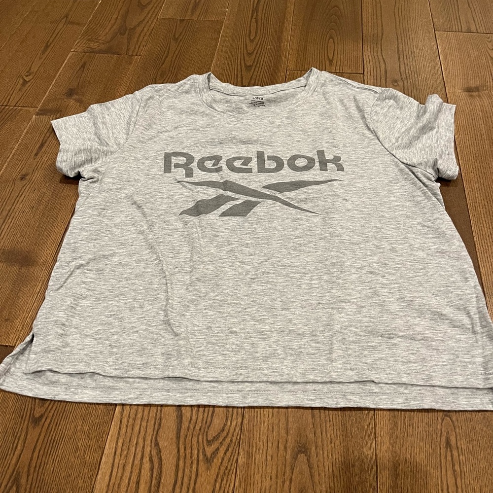 Reebok  Heather Grey  Short Sleeve TShirt - Picture 2 of 5